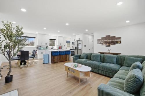 Elegant Springfield Getaway near Washington DC. in Springfield