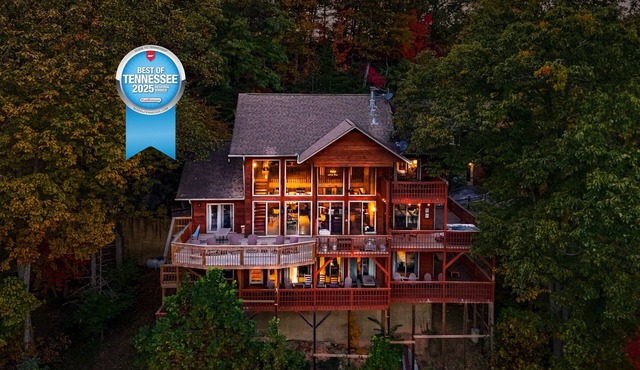 Epic Views*FirePit*2 Hot Tubs*Sleeps 19*GameRoom
