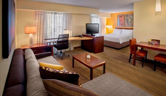 Explore Birmingham's Best! Pet-Friendly, Free Breakfast!