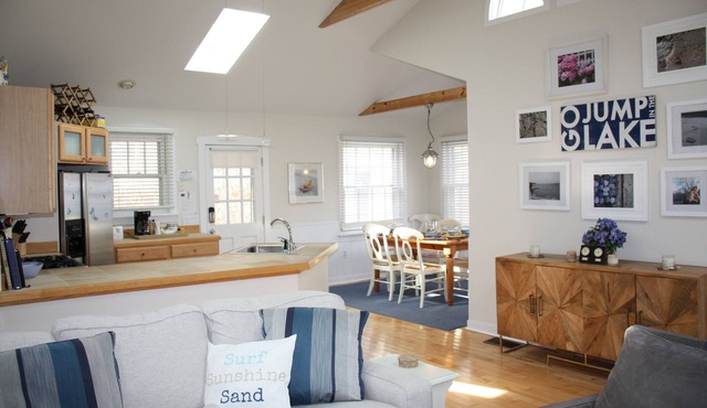 Fall Weekends Available! Private Beach Just Steps Away in Lakeside