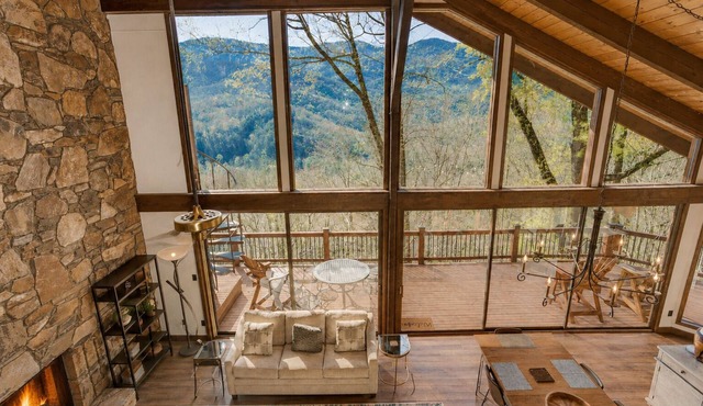 Falling Water Lodge | Gorgeous 5BR Mountaintop Lodge