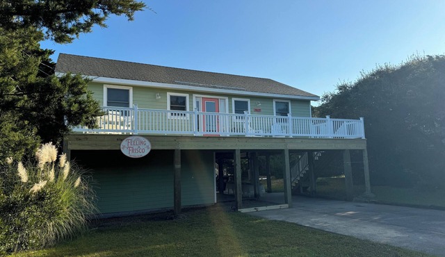 Feeling Frisco - 4-bedroom house in the OBX just steps to the beach.