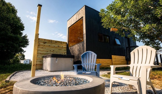 Field of Dreams Tiny Home w/Jacuzzi & Personal Theater