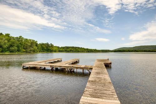 Fire Pit + BBQ: Lake Guntersville Family Home