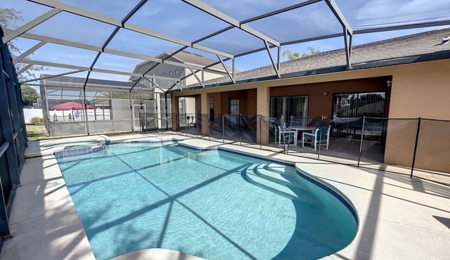 Florida Paradise: Private Pool and Spa!