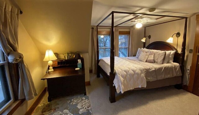 Follansbee Inn in Sutton