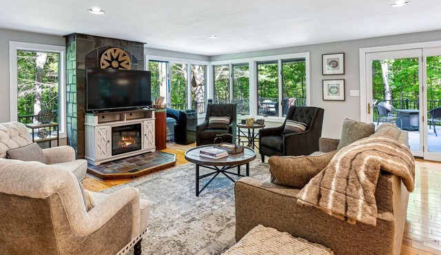 Fox Crossing House with Large Deck & Fire Pit