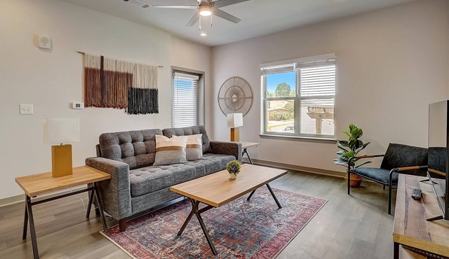 Frontdesk | 1 BR Apt near Vulcan Park