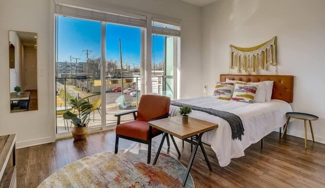 Frontdesk | Beautiful Studio Apt