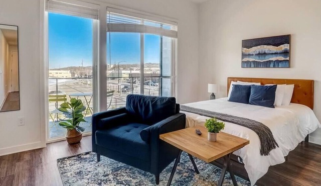 Frontdesk | Open + Bright Studio Apt near UAB