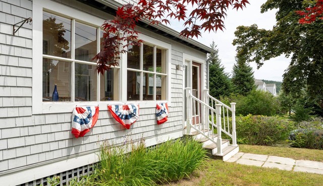 Full Lovely Home Walking Distance to Town & Harbor