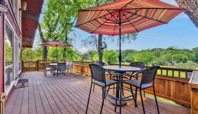 Gettin' Guada-loopy! Hot Tub& Riverfront in New Braunfels