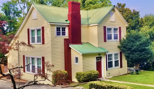 Goldie Locks Approved ~ Walking Distance to Downtown Fort Payne AL.