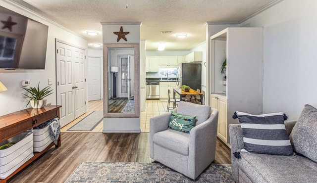 Golf Cart & Pool Access! Condo in Myrtle Beach