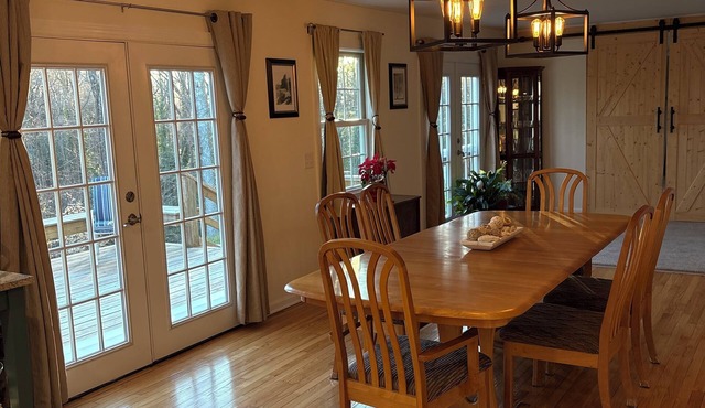 Gorgeous 6-bedroom Charming Annapolis Retreat
