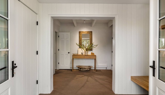 Gorgeous Newly Renovated Luxury Home Located 1 mile to Plaza Avail May 23- Aug 7