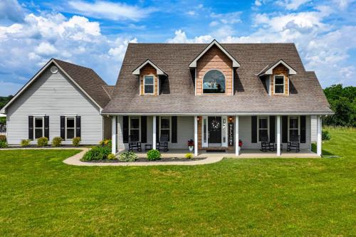 Great for Groups! Corinth Gem w/Game Room & Pool
