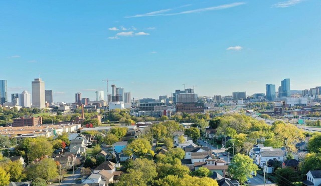 Groups Welcome | Pet-Friendly Near DT Nashville