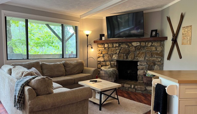 Herman's Hideaway: Remodeled Sugar Mountain Condo, Steps to the Slopes!