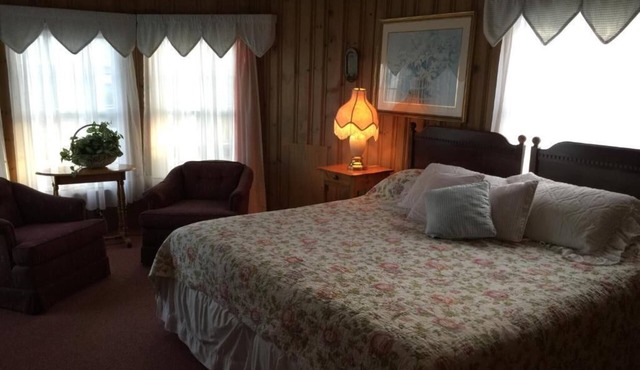 Holiday House Inn