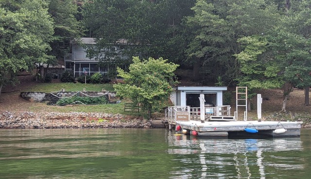 Inside Lake Norman State Park. Sleeps 12. Main Channel. Kayaks and canoes.