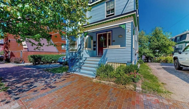 Inviting apartment with full kitchen, porch, convenient location, & fast WiFi