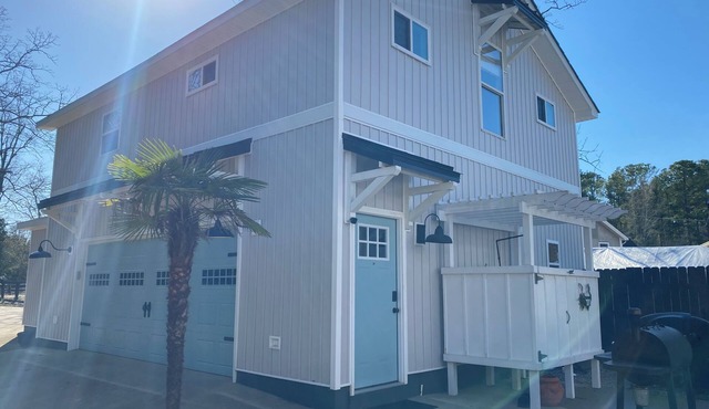 Kate's Cottage - charming 1-bedroom in Gilbert - lake front/dock access in Gilbert