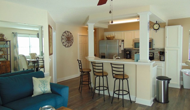 Kindred Hideaway, Modern Amenities With Nautical Beach Decor 2 Miles From Beach. in Sunset Beach