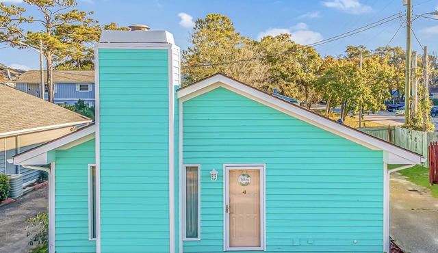 King Bed - Private Deck - Walk To Beach - Arcade - Dogs OK - Baby Gear - Laundry
