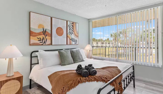 King Studio Getaway, 5 Minutes to DT and Jax U