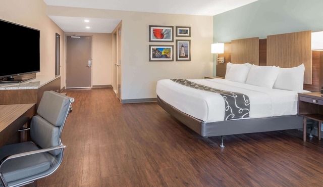La Quinta Inn & Suites by Wyndham Aberdeen-APG