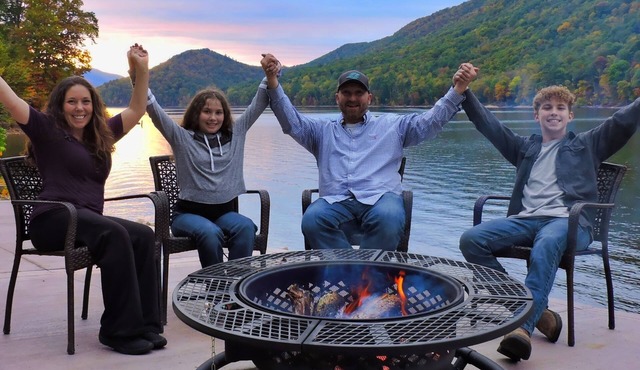 LAKE FRONT WITH DOCK ! NO STAIRS TO REACH WATER! FAMILIES LOVE IT! SO WILL YOU!