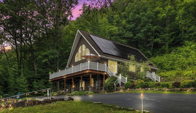Lake House Retreat/Hot Tub/Fire Pit/EV Charging Station