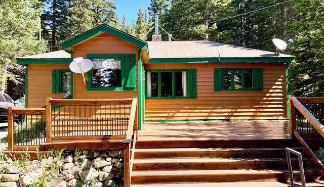 Lakefront 1-bedroom cabin in St. Mary's Glacier, Idaho Springs