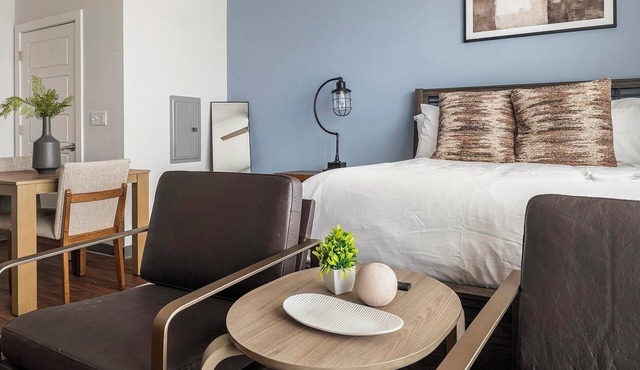 Landing | Beautiful Studio, Pool, Yoga Studio