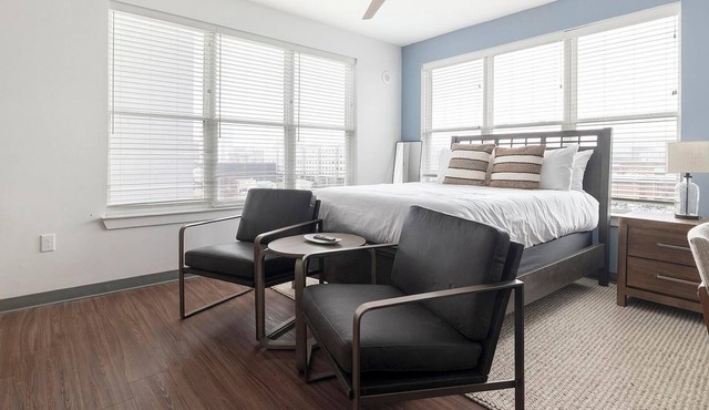 Landing | Chic Studio, Yoga Studio, Pool
