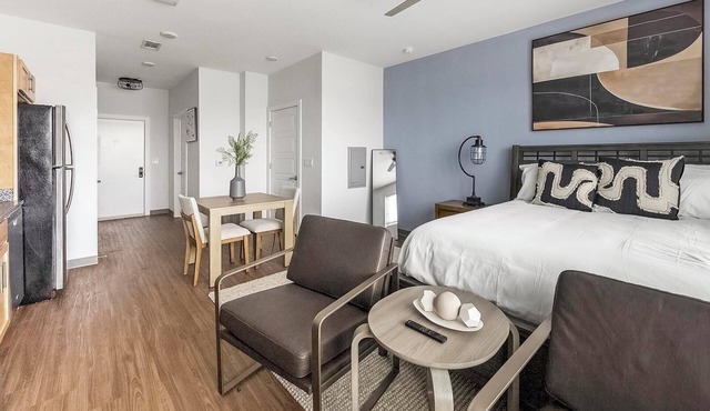 Landing | Spectacular Studio, Pool, Gym