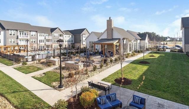 Landing | Stunning 2BD, Gym, Pool