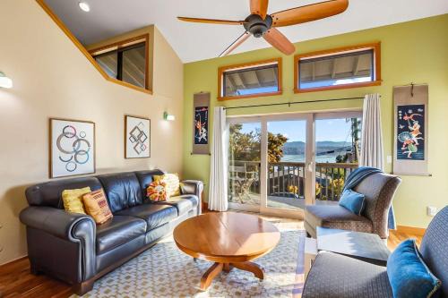 Large Lk Washington View Family Home