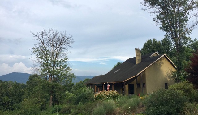Lexington VA, VMI, Washington & Lee. 3 full baths, sleeps 10. On Maury River.