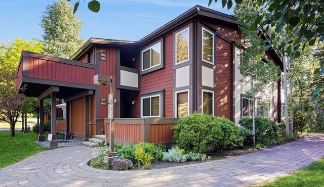 Lovely Studio Close to Dollar Mountain w/Full Kitchen/Free WiFi/Deck/Netflix