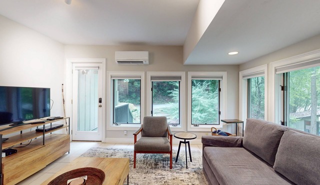 Lovely wooded retreat with flagstone patio and mile-long trail
