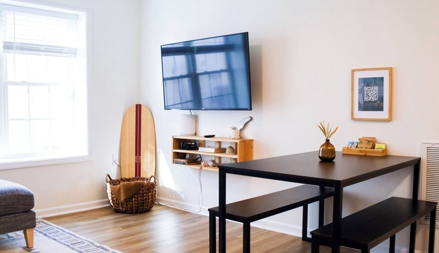 Low Tide: Surf APT, Clean & Cozy, Walk to Beach, Lake & Park
