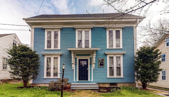 Lower Corbel - duplex with WiFi & W/D - walk to river and downtown