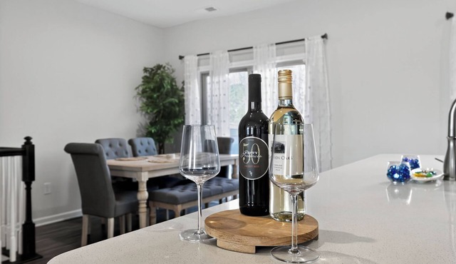 Lux Home - Mins to Downtown, RDU, Fenton, UNC Health, WakeMed, & The Triangle
