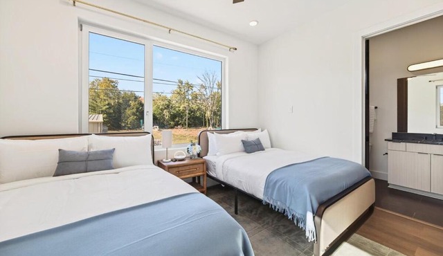 Lux Retreat XL Group Skyline Game 3 mi DT Spa