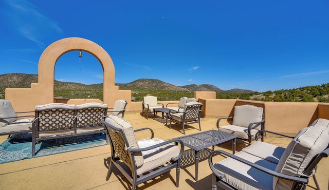 Luxurious Retreat w/Stunning Views in Santa Fe