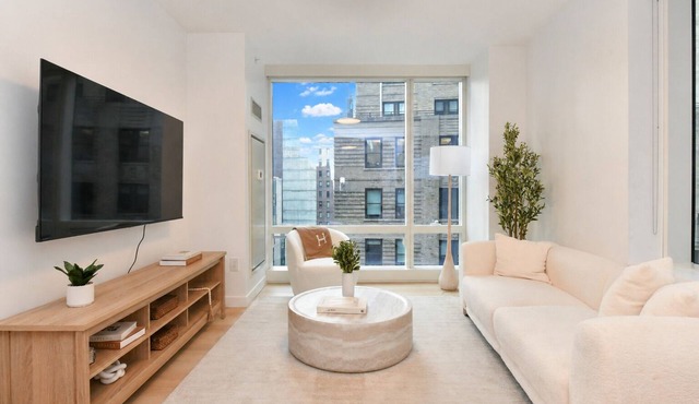Luxury 2BR in Financial District Skyline Views