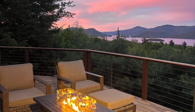 Luxury Retreat w Gorgeous Lake Views, Minutes to Marina, Beach & Dining