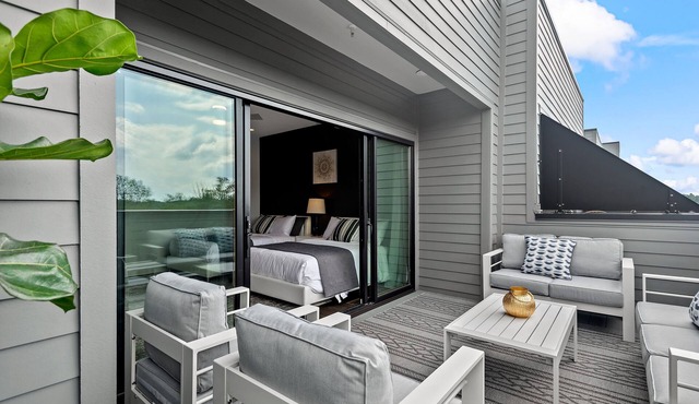 Luxury Townhome/9 BEDS Next to Vandy/Belmont & 2 Miles to Downtown